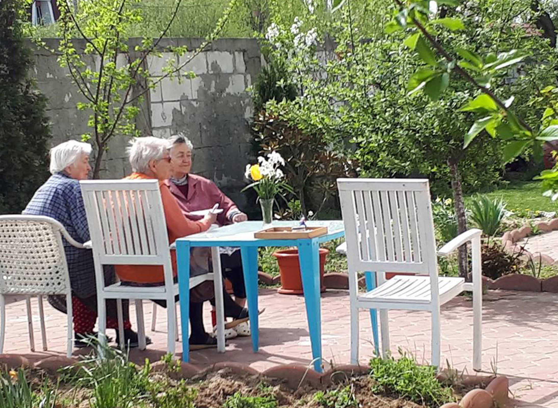 Madame Maisonnette ,camin pentru Bătrâni — imagine 4